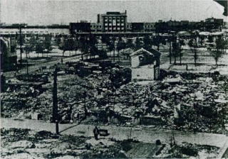 太平洋戦争で被災した大阪駅前